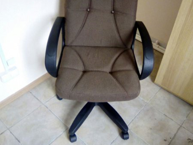 Офисное кресло AV 114